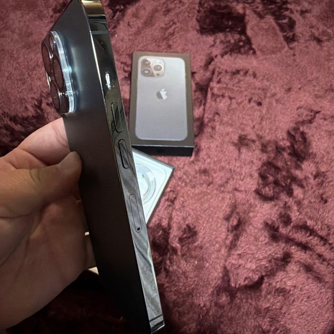 極美品　iPhone13 pro 128GB SIMフリー