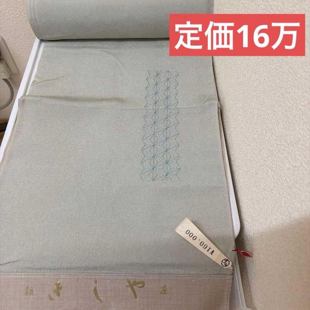 銀河銀座きしや 薄いグレー 反物と漆器