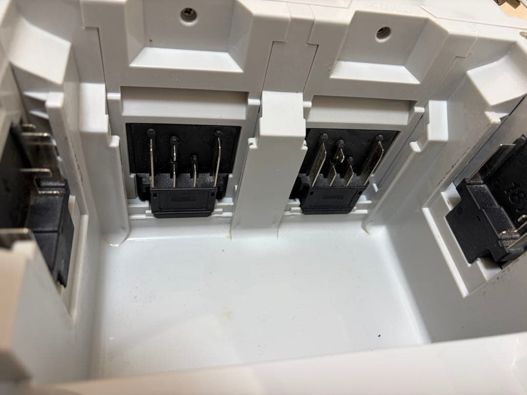 【ジャンク】Makita マキタ 充電式保冷温庫 CW001G 本体のみ