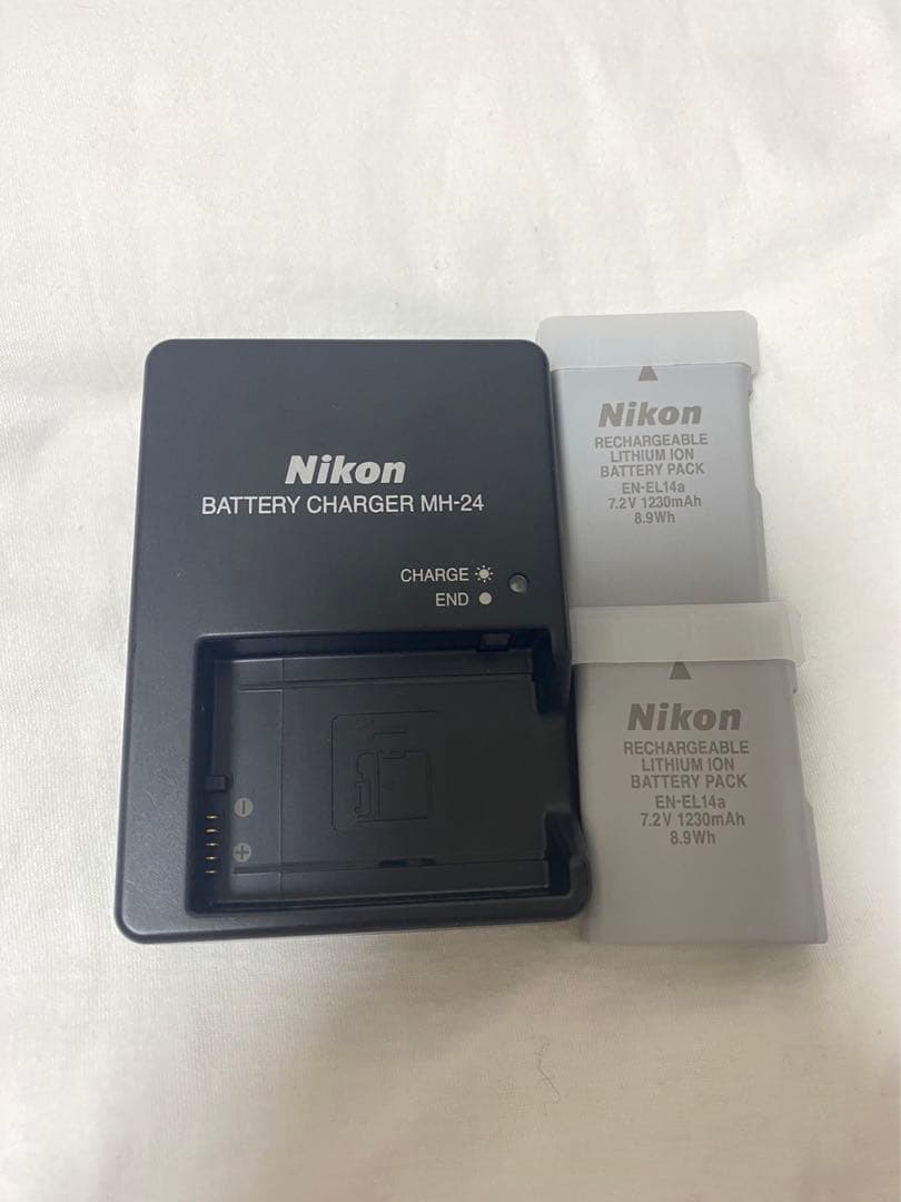 【超美品】Nikon D5600 ダブルズームキット ニコン カメラ 一眼レフ