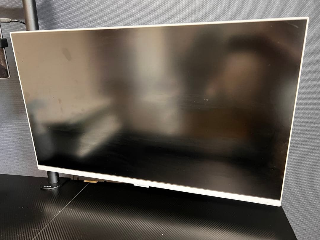 Samsung 32インチディスプレイ LS32BM703UN マウント付き