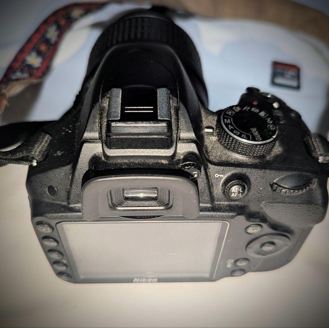 送料込み　デジタル一眼レフカメラ　NIKON　付属品付き　動作確認済みです