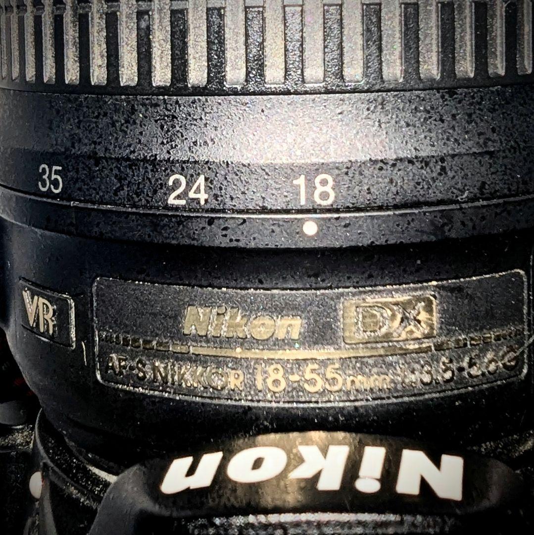 送料込み　デジタル一眼レフカメラ　NIKON　付属品付き　動作確認済みです