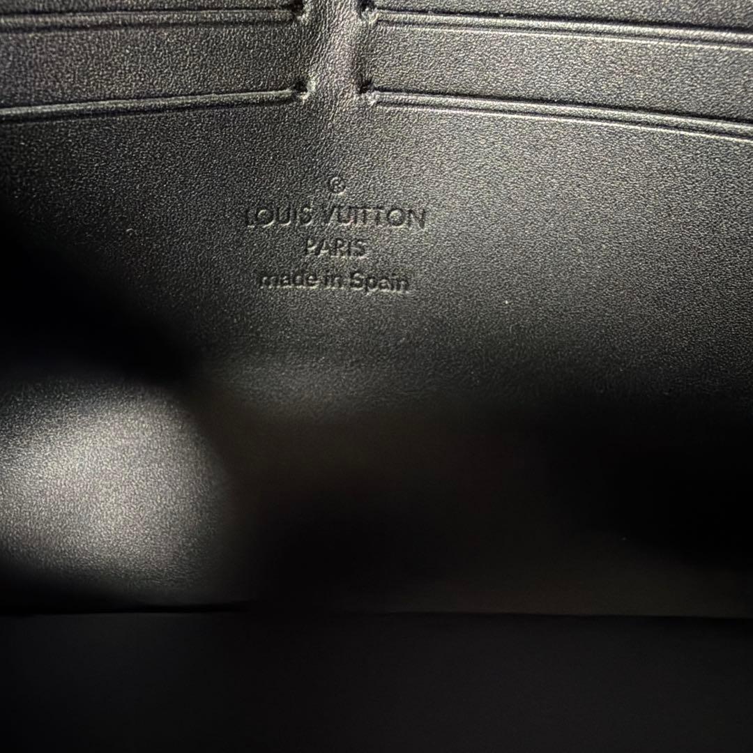 スタッズ装飾 黒 レザー 長財布