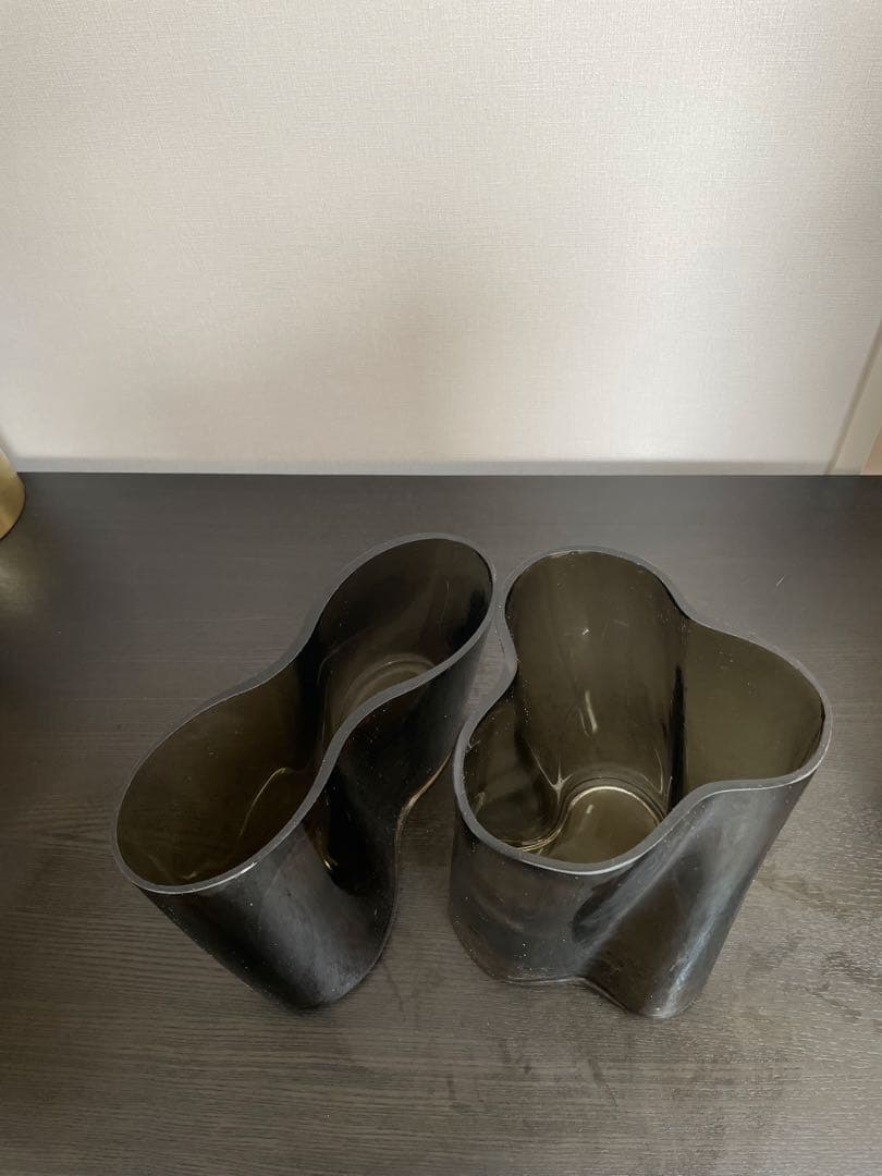 【サンゴ】波型ブラックガラス花瓶　2個セット