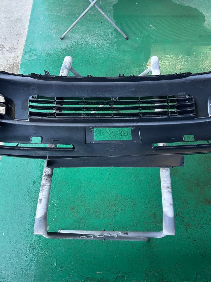 ハイエース　フロントバンパー