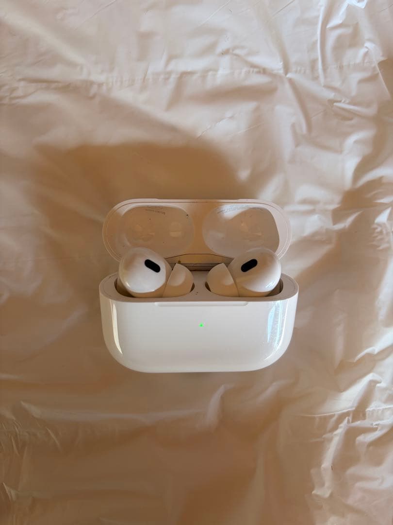 【美品】AirPods Pro2 本体 充電ケース付き