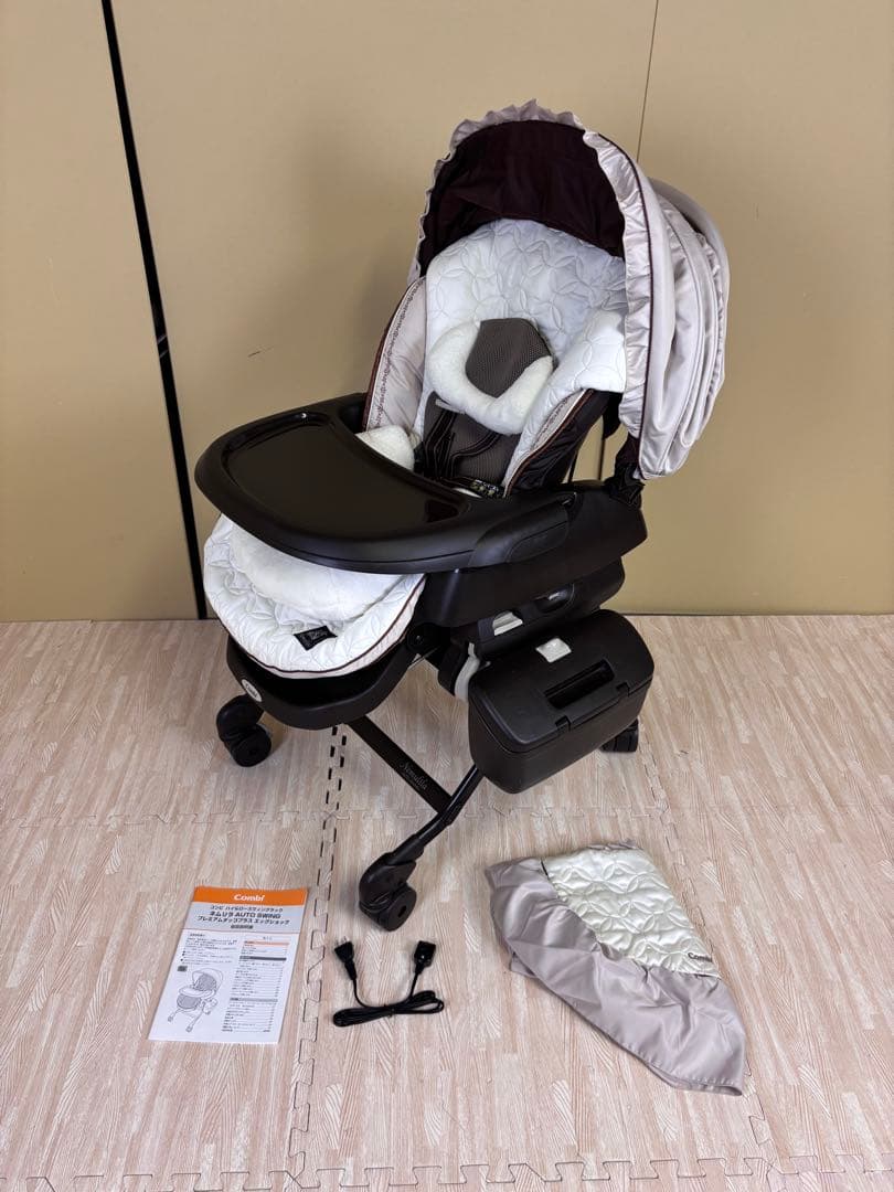 除菌洗浄済　☆美品☆　コンビ　ネムリラ　オートスウィング　プレミアム　完品