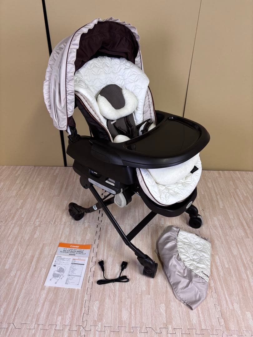 除菌洗浄済　☆美品☆　コンビ　ネムリラ　オートスウィング　プレミアム　完品