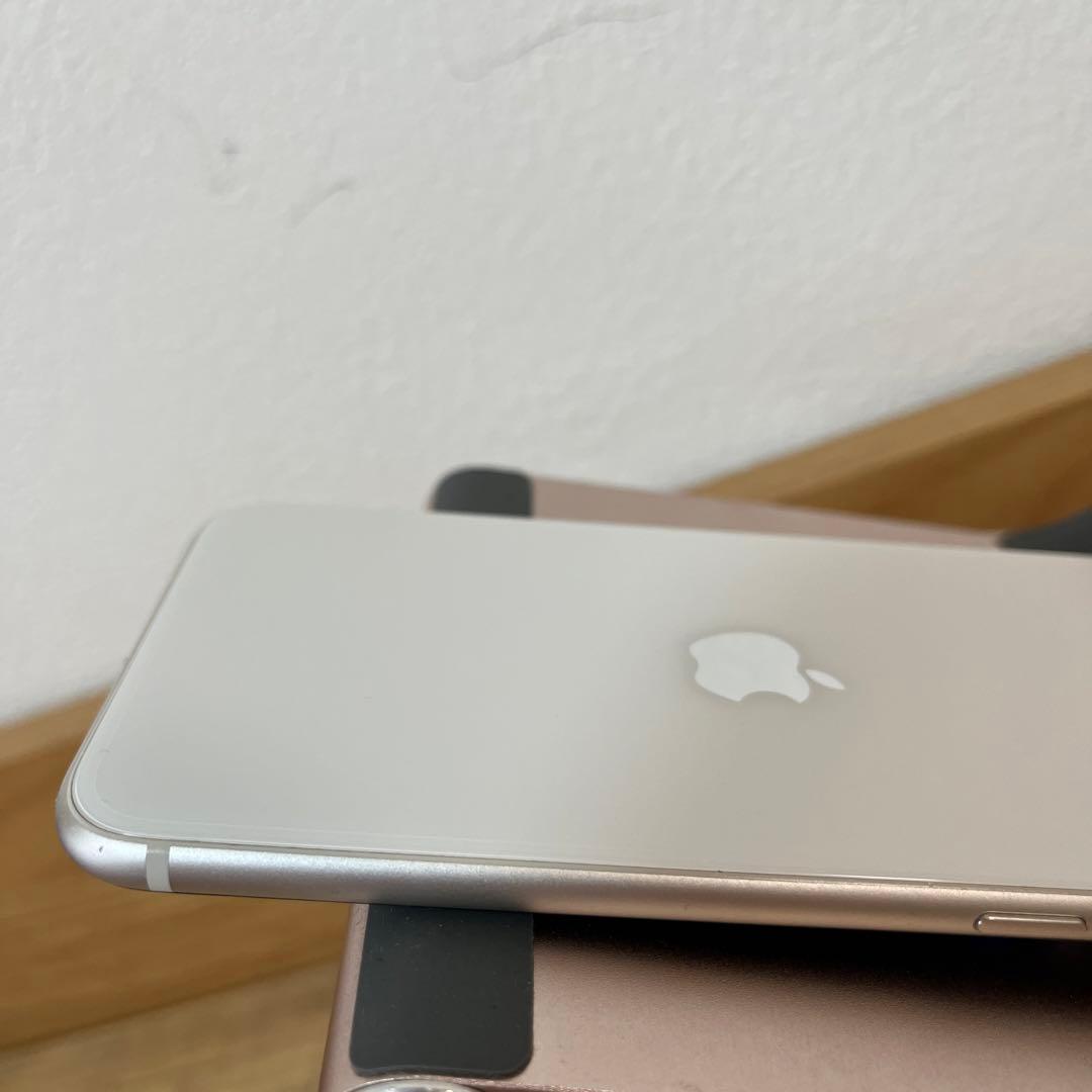 バッテリー新品100%iPhoneSE3 3世代64G SIMフリースターライト