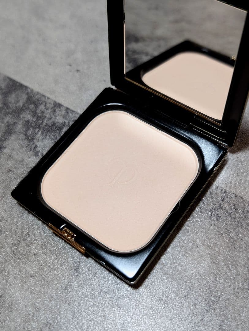 クレドポーボーテ プードルコンパクトエサンシエルｎエレガントスリム