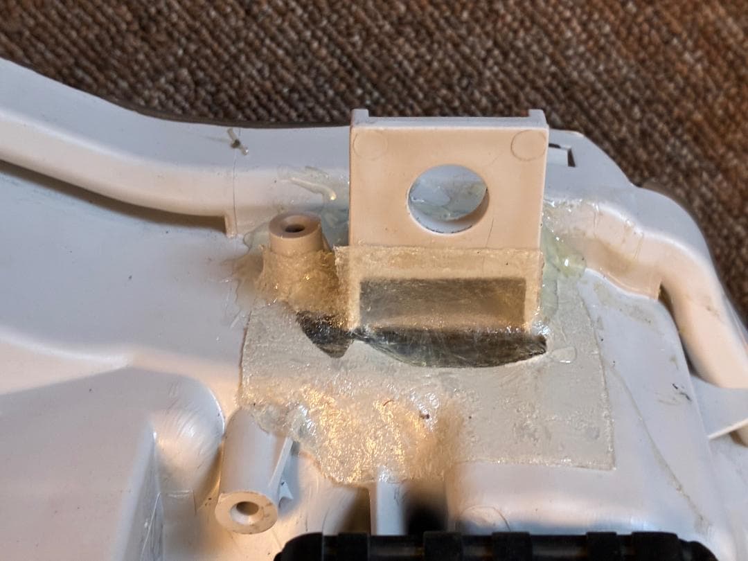 バタ　新車外し200系ハイエースLEDヘッドライト2個セット（送料込み）