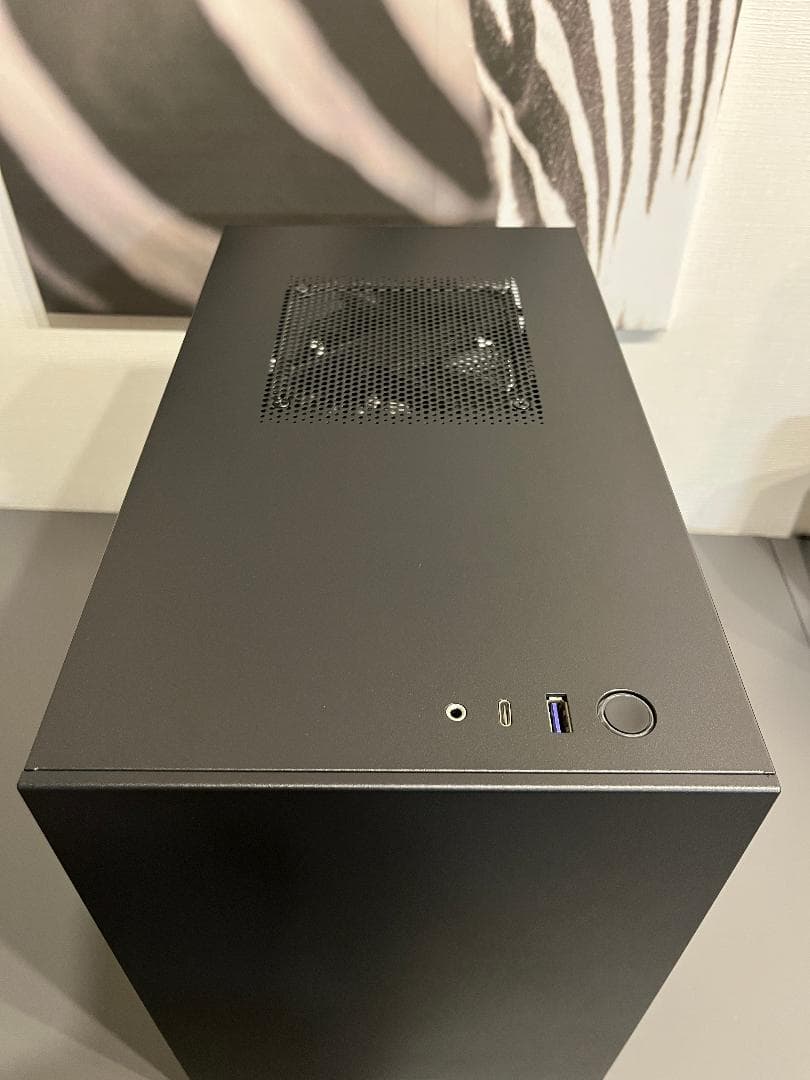 NZXT H210i Mini-ITX ケース ブラック