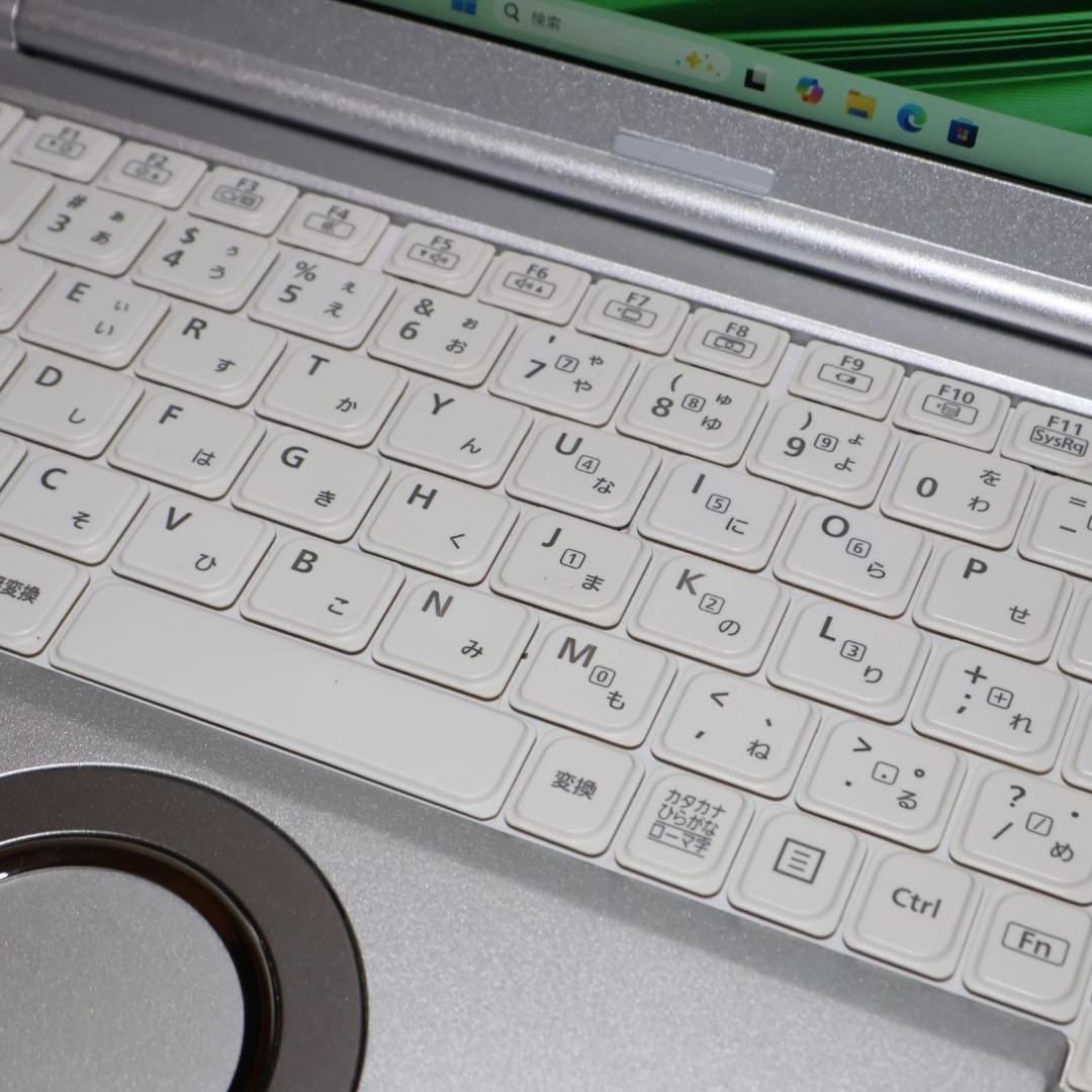 小型軽量！Win11公式対応8世代i7/メ8G/新品SSD/DVD/無線/カメラ