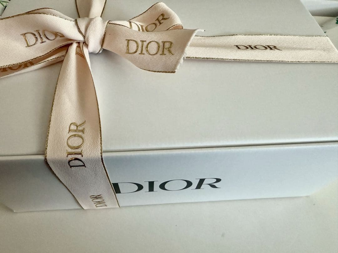 ミスディオール特別限定品を含む箱入りセット、プレステージサンプル多数