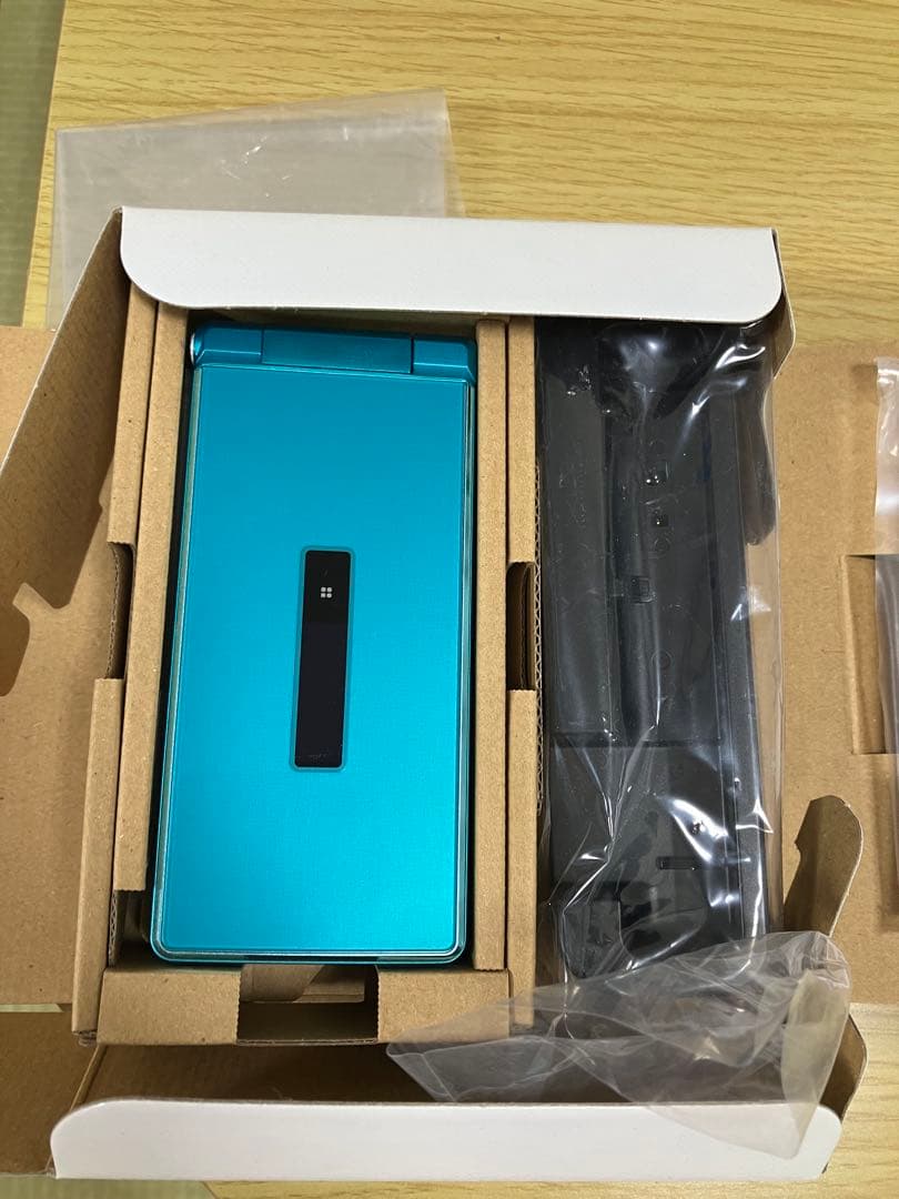 AQUOS ケータイ SH-06G ブルーグリーン かなりキレイ