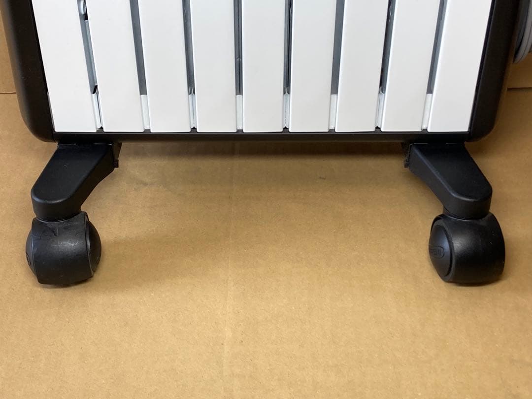 DeLonghi デロンギ オイルヒーター 8-10畳用MDHU12-BK