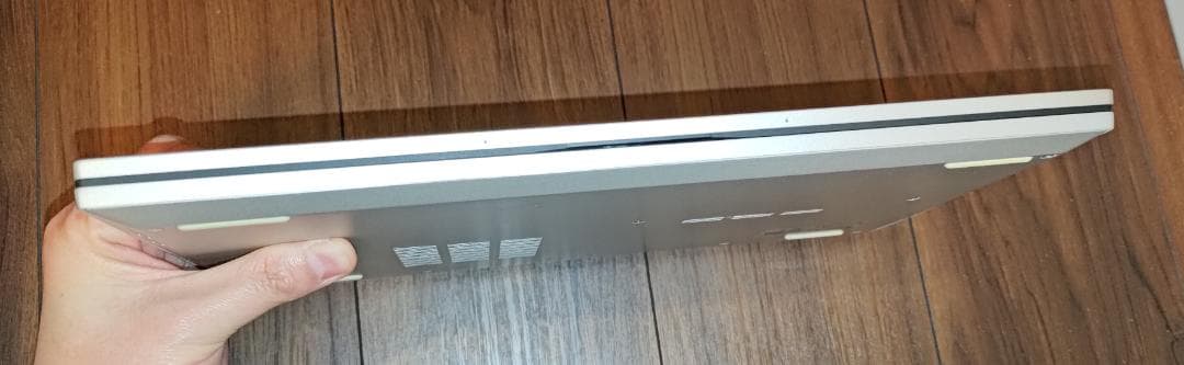 LAVIE NEXTREME Carbon PC-XC750DAG 22春モデル