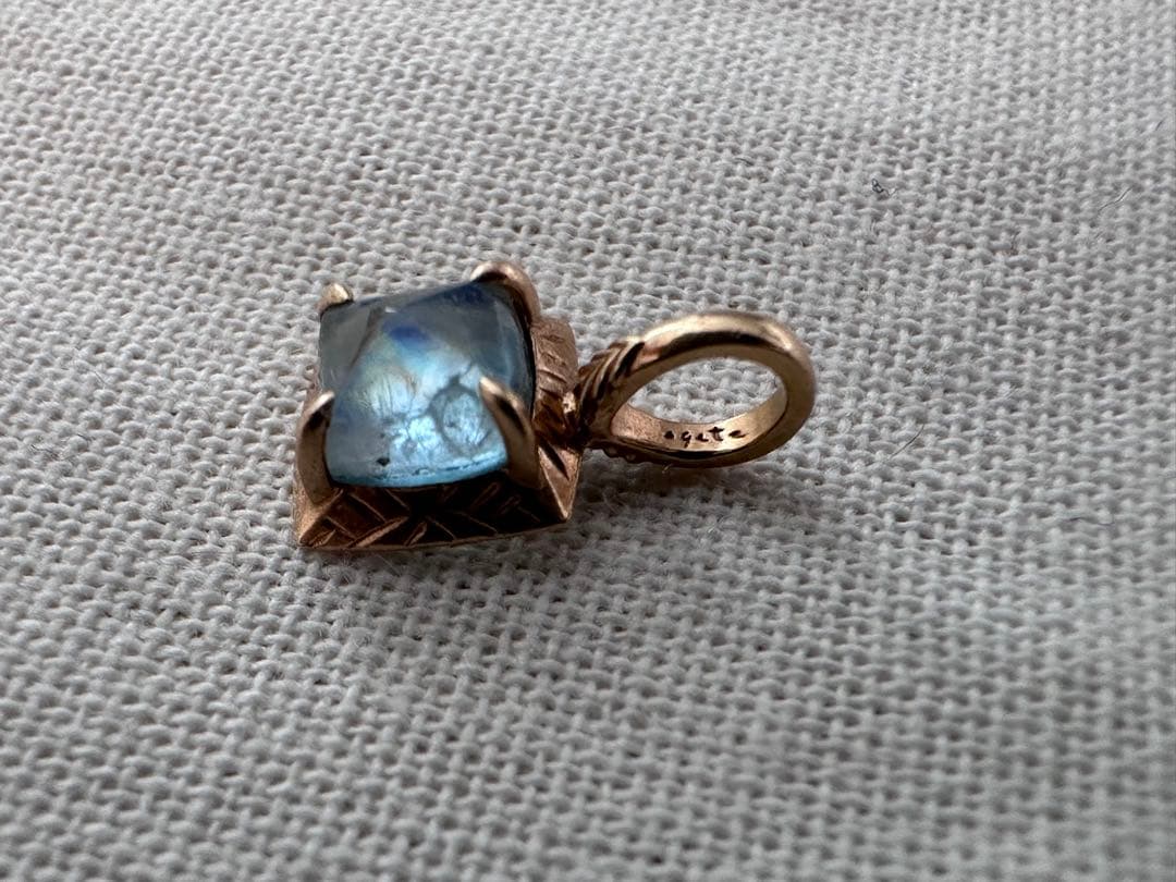 agete アガット　K10ブルートパーズチャーム　ネックレス　チャーム