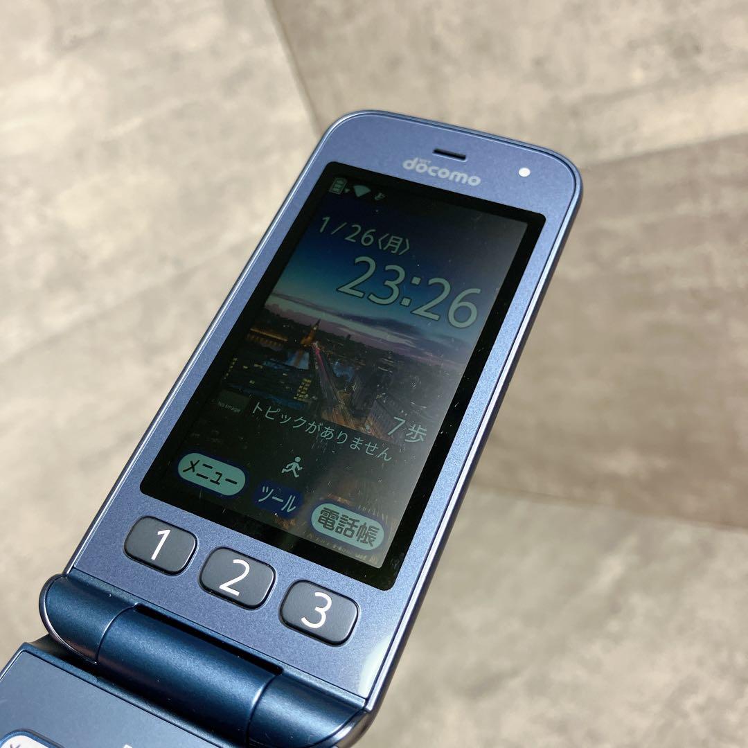 【未使用品】ドコモ らくらくホン F-01M 4G LTE対応端末 ガラケー
