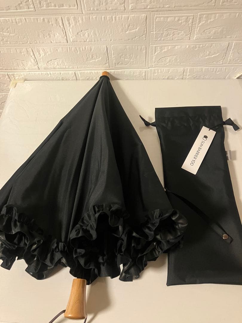 サンバリア100 2段折 日傘 折りたたみ傘 フリル　黒 木 ストレート手元