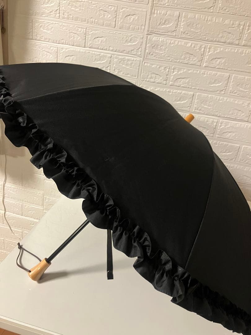 サンバリア100 2段折 日傘 折りたたみ傘 フリル　黒 木 ストレート手元