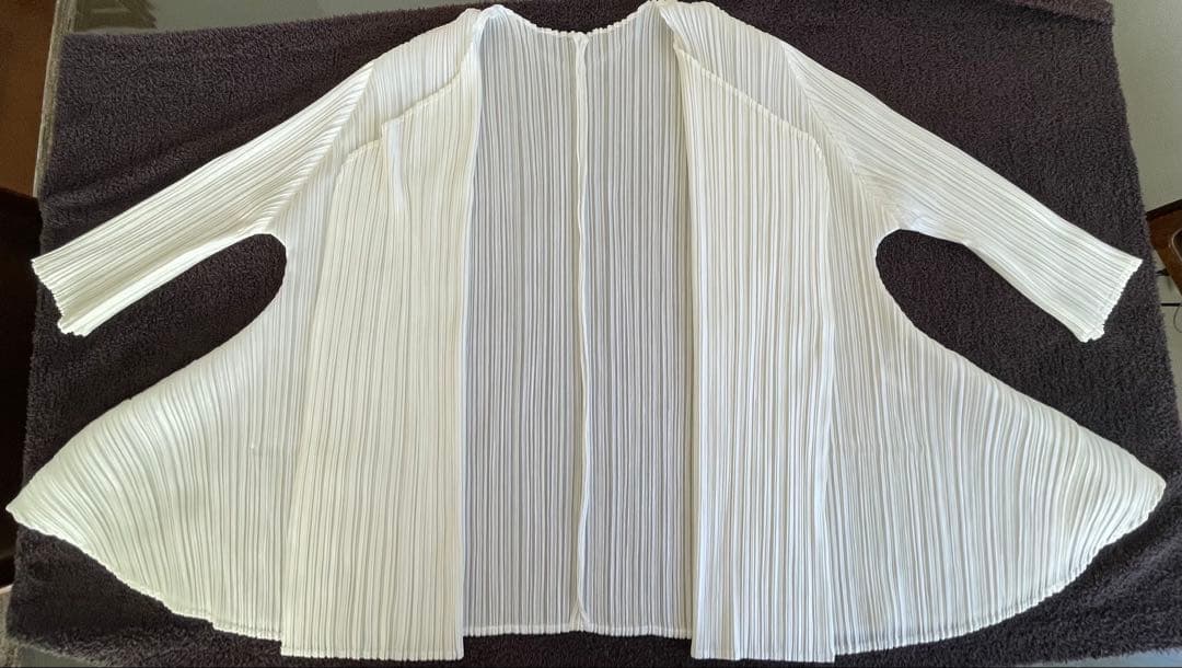 PLEATS PLEASE ホワイト プリーツカーディガン　サイズ3