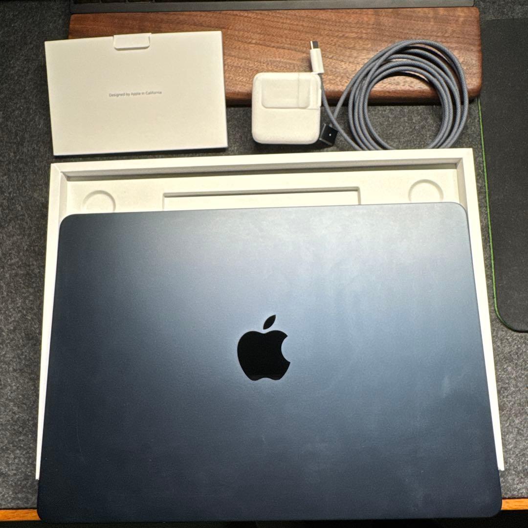 13　MacBook Air 8コアCPU8コアGPU　M2スペースグレイ