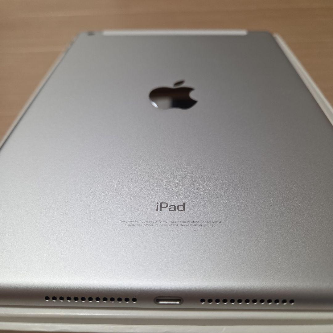 iPad　第6世代　32GB　 本体 充電ケーブル・アダプタ付属