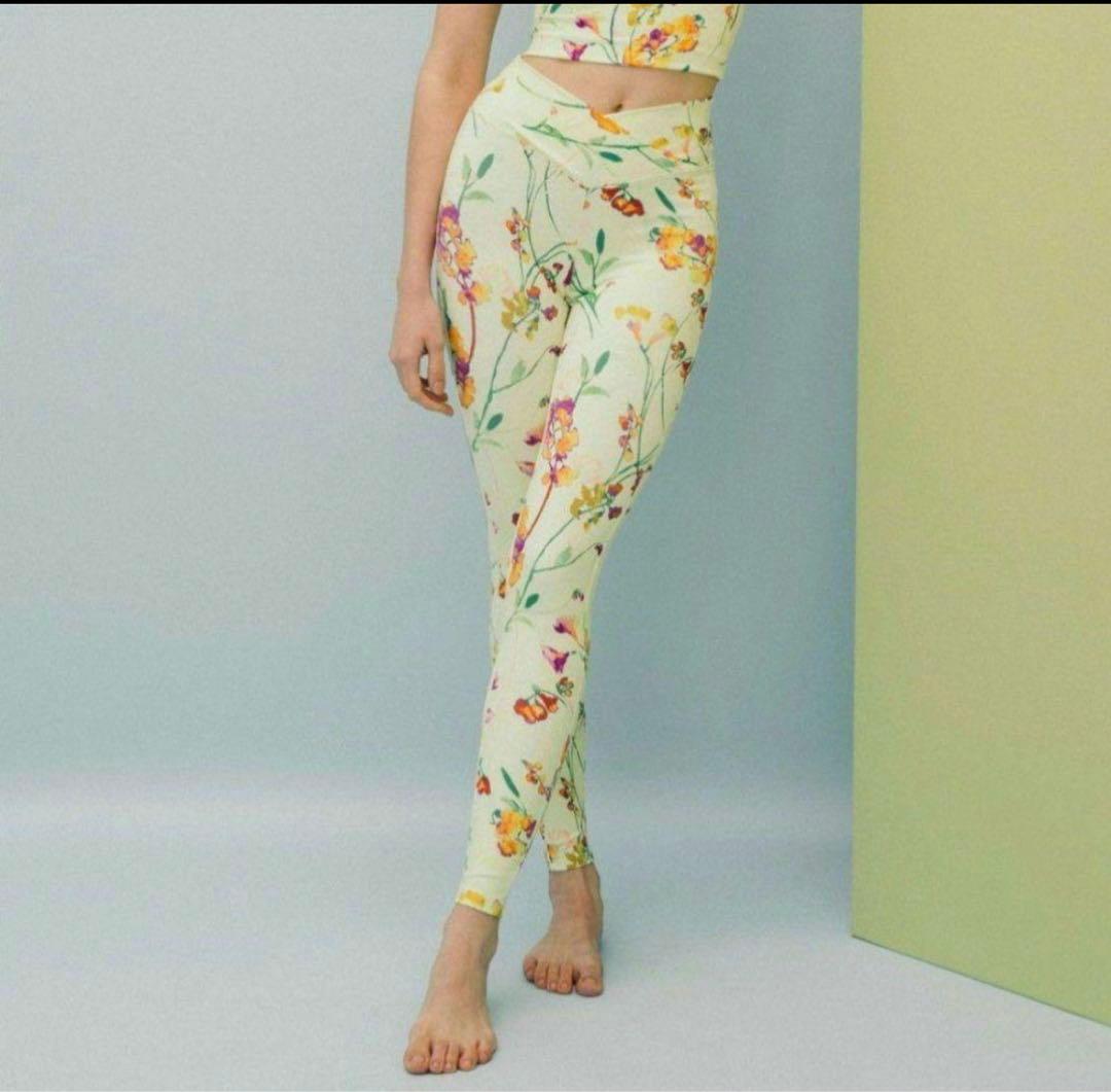 LITHEE　ヨガウエア　上下セット　フラワープリント（イエロー）