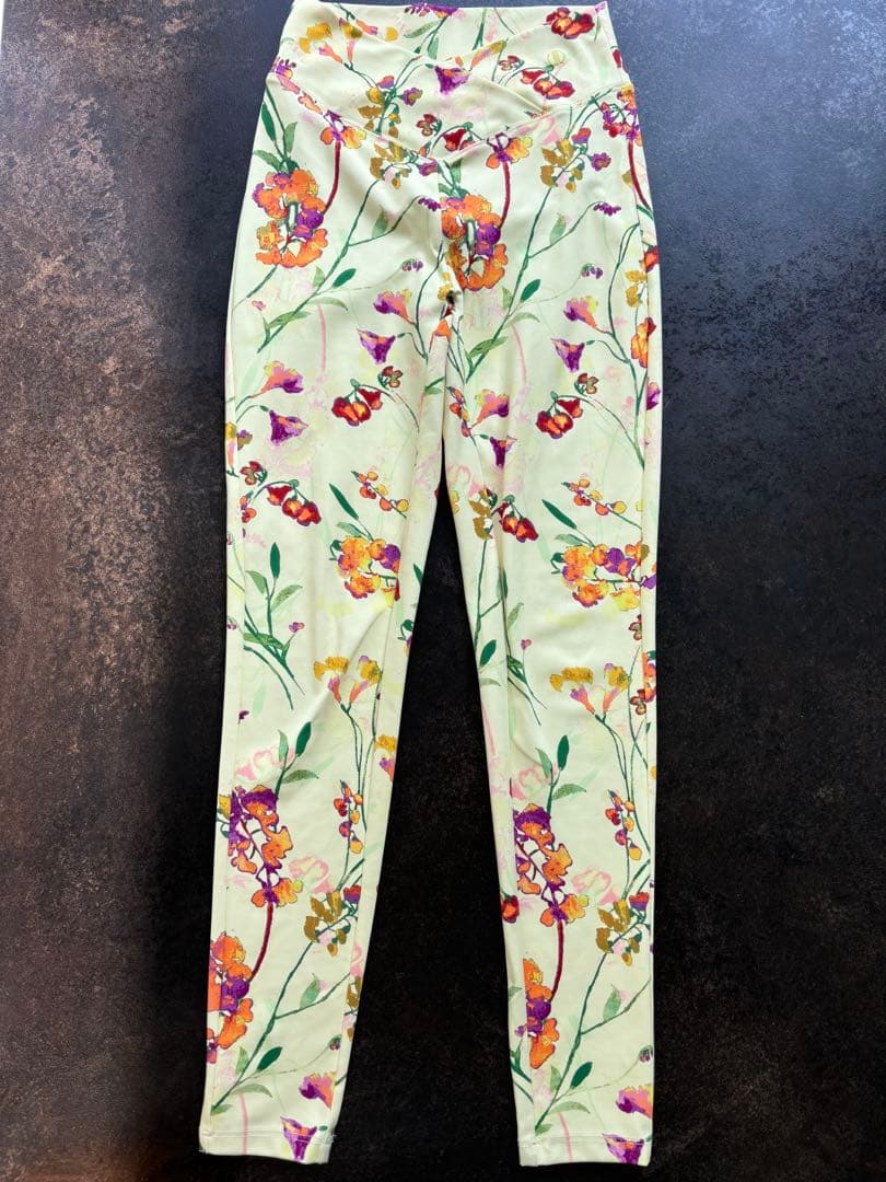 LITHEE　ヨガウエア　上下セット　フラワープリント（イエロー）