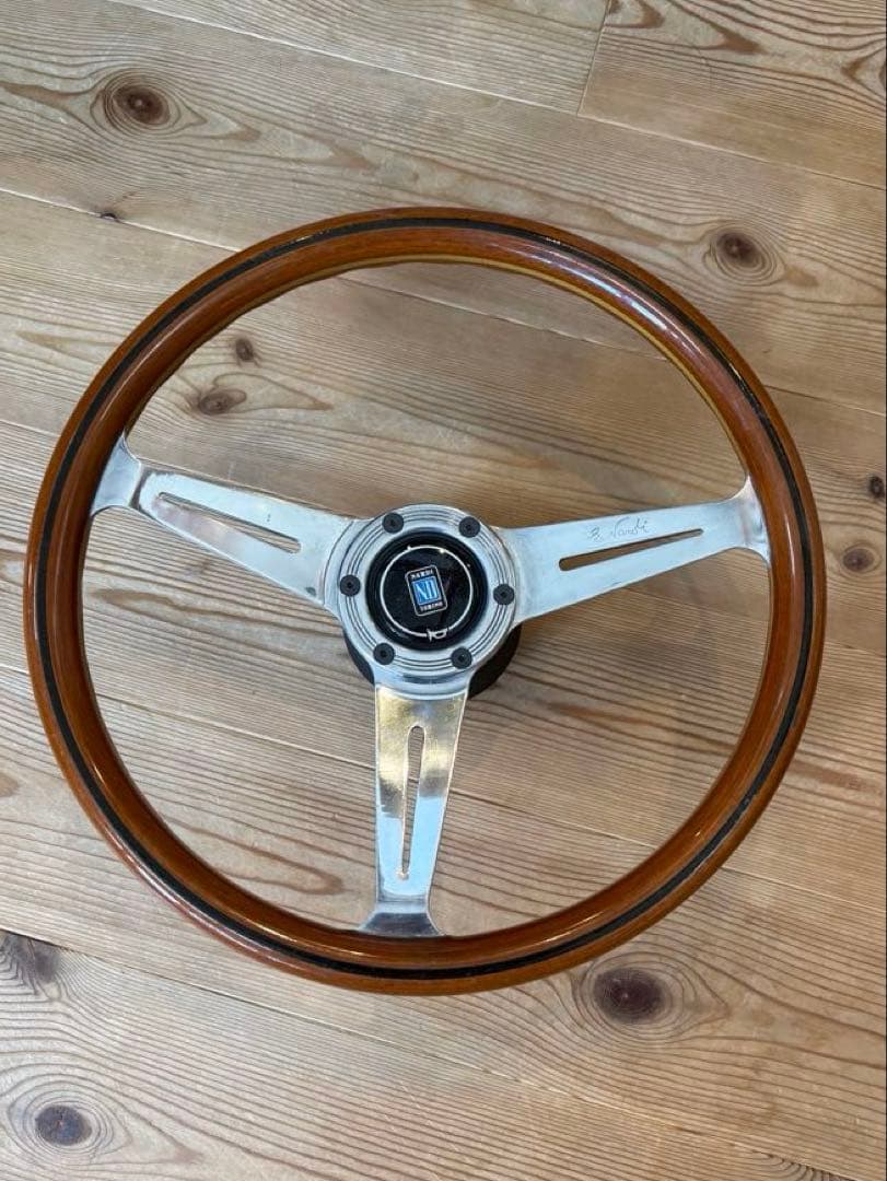 ナルディ クラシック ウッドステアリング36.５cm!ボスはおまけです。