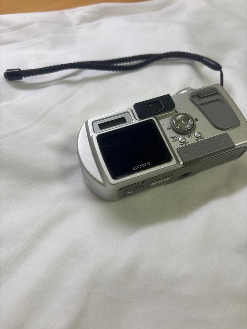 SONY Cyber-shot 3.2メガピクセル デジタルカメラ