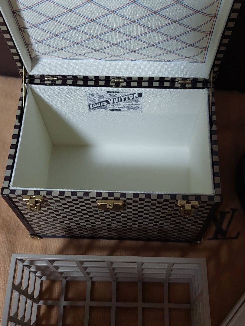 ルイ・ヴィトン ノベルティグッズ ダミエトランク ベルボーイ