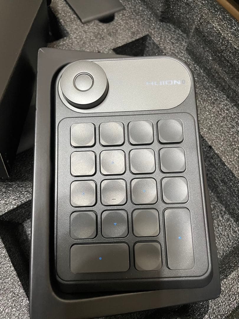 HUION Kamvas Pro 19 4K UHD 18.4型