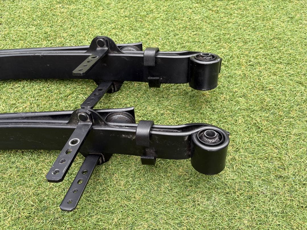 ハイエース　TRH226K 純正　リーフ　R-26A53-H 2本セッ