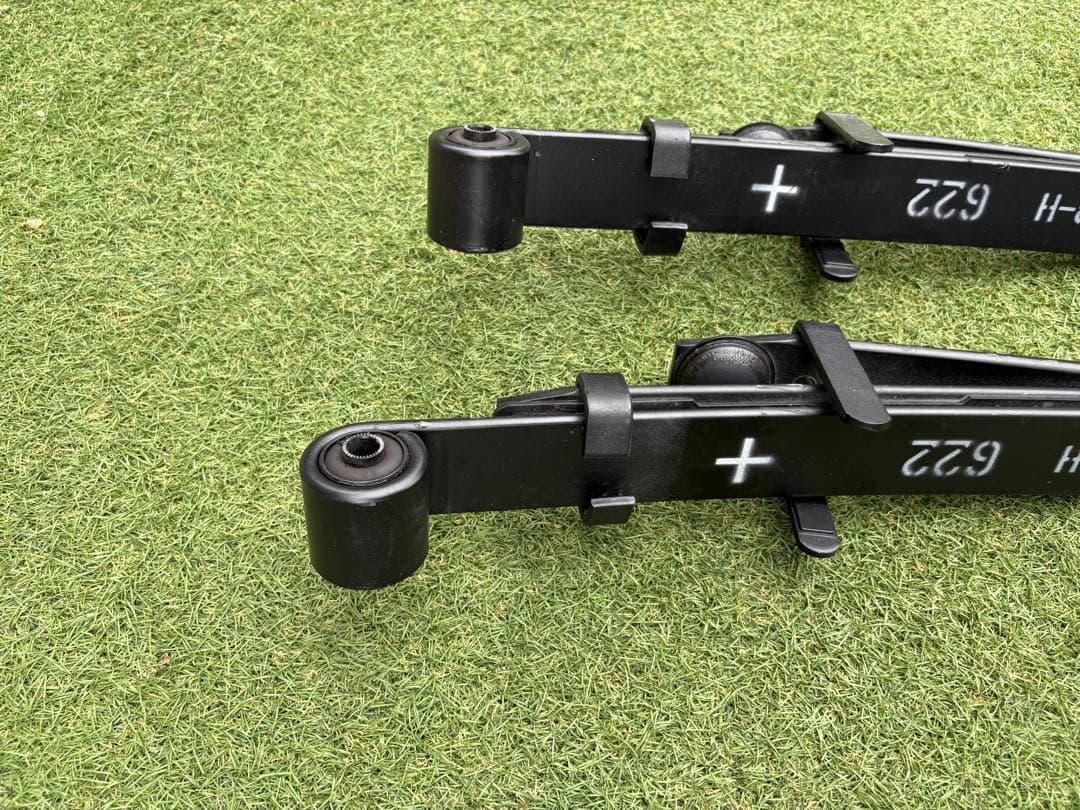 ハイエース　TRH226K 純正　リーフ　R-26A53-H 2本セッ