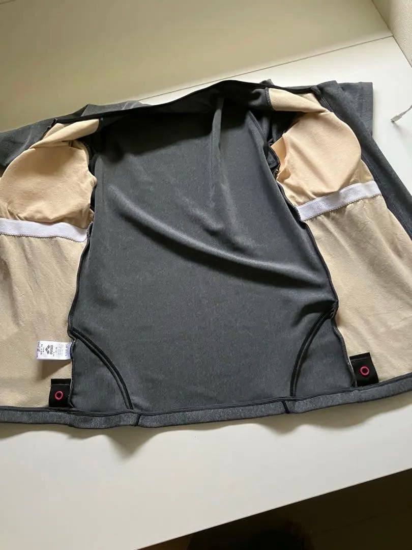 デサントとワコールコラボ　セパレート水着　新品未使用　値札付き　ウエストスッキリ