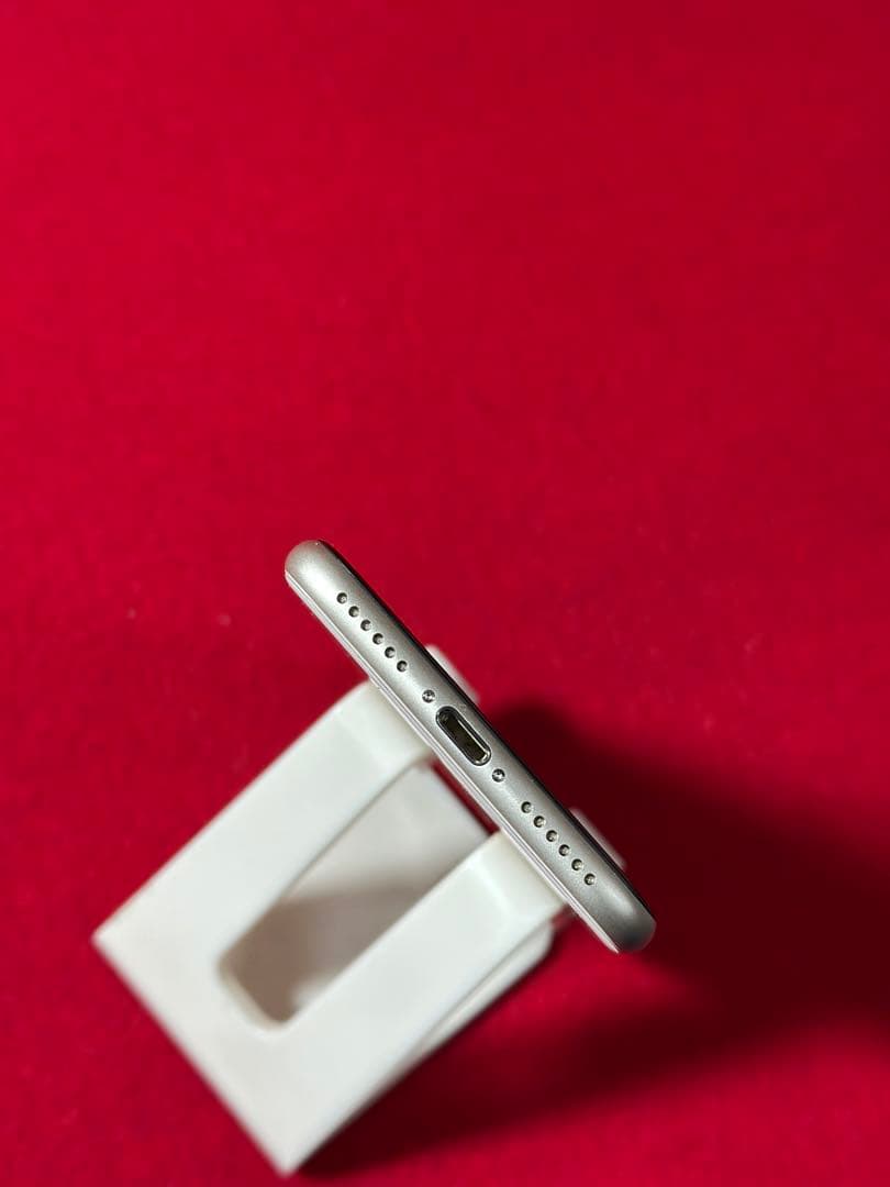 【4108】iPhone SE3第3世代スターライト 64GB simフリー