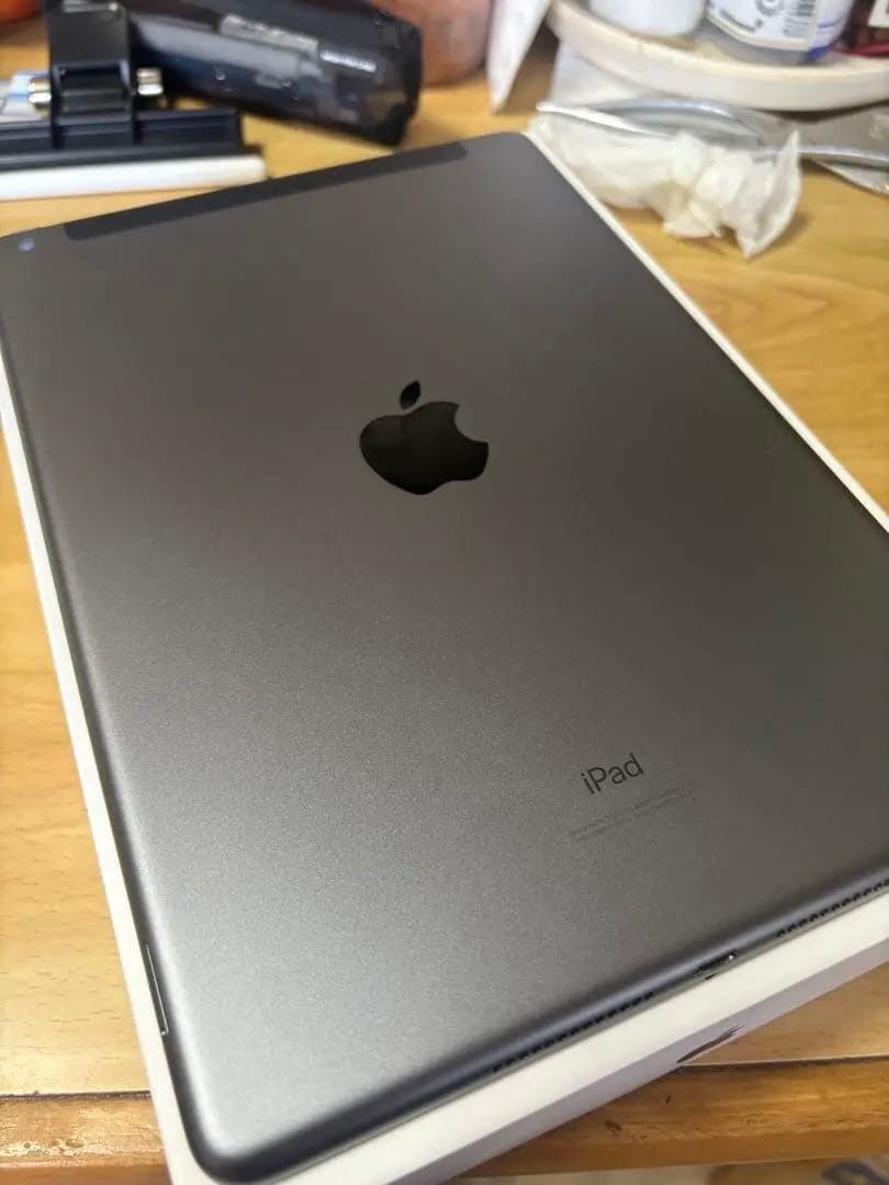 张*震様 【美品】iPad 第7世代 Wi-Fi+Cellularモデル 32G