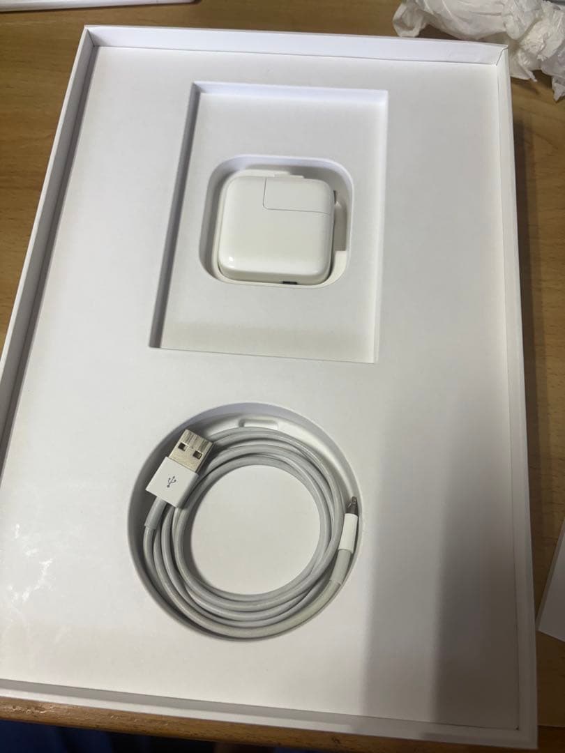 张*震様 【美品】iPad 第7世代 Wi-Fi+Cellularモデル 32G