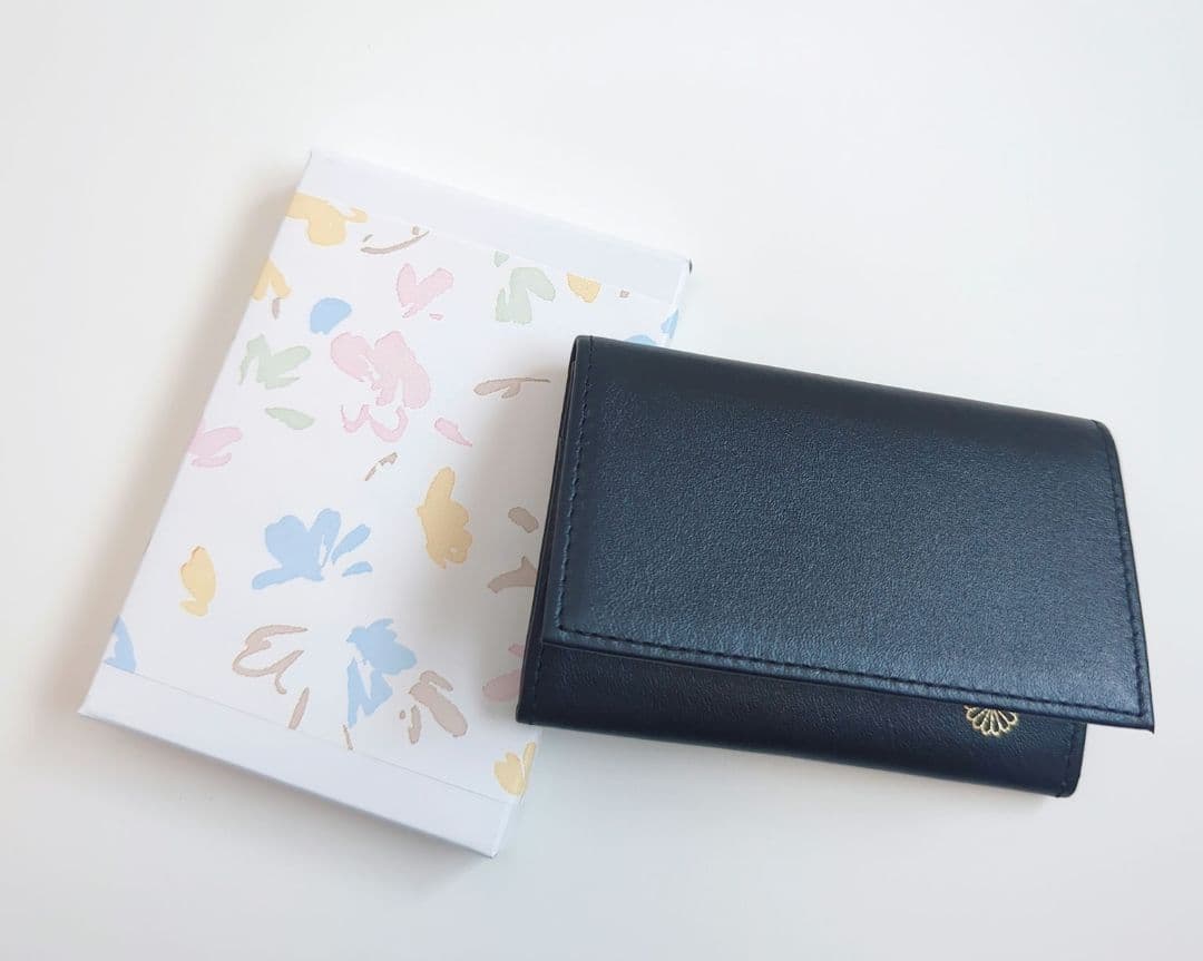 皇居限定　名刺入れ　 ブラック　菊の紋章入り　本革製