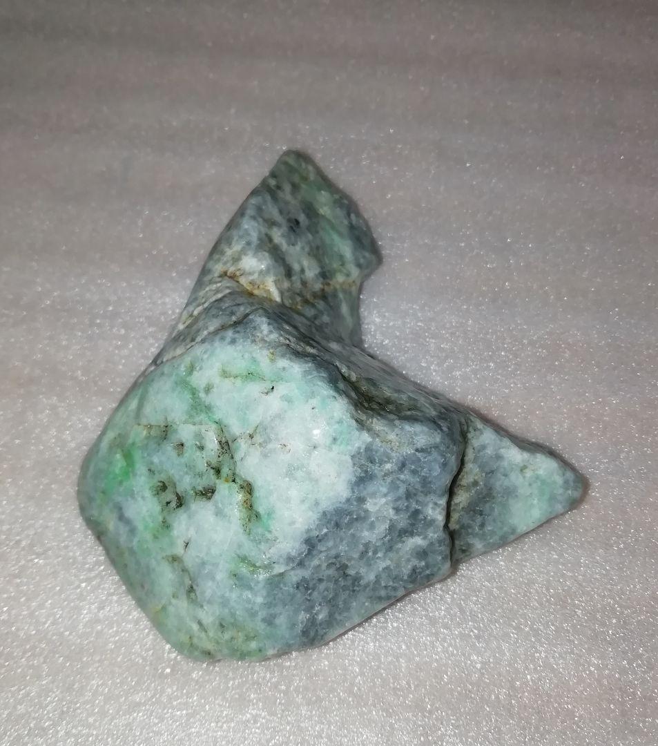 天然石　糸魚川　翡翠原石　213g