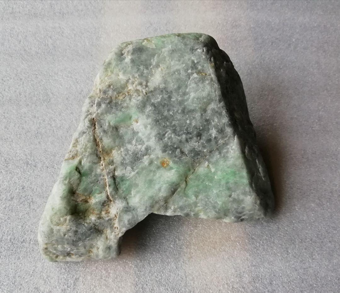 天然石　糸魚川　翡翠原石　213g