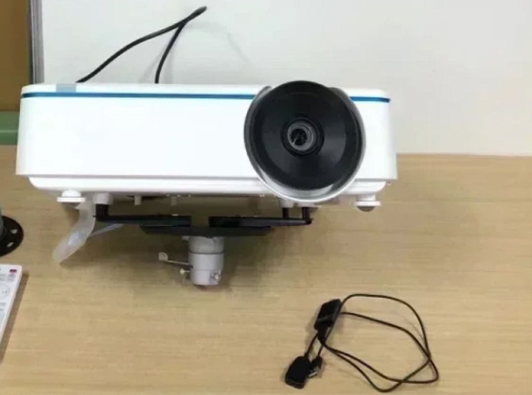 BenQ プロジェクター LK952 業務用　企業　ドット抜けなし