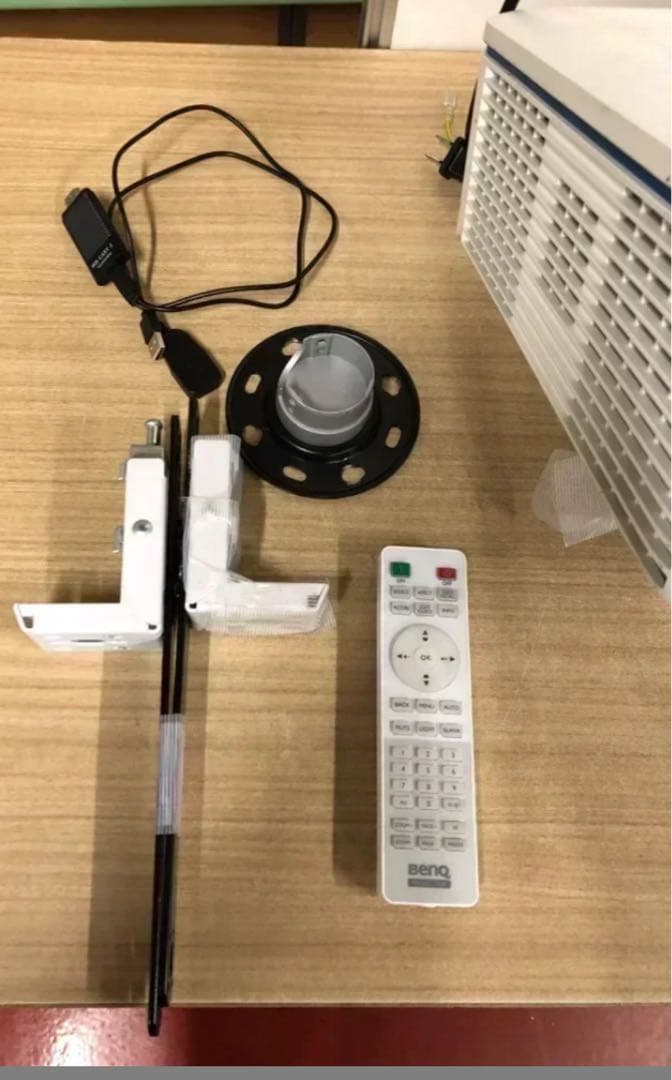 BenQ プロジェクター LK952 業務用　企業　ドット抜けなし