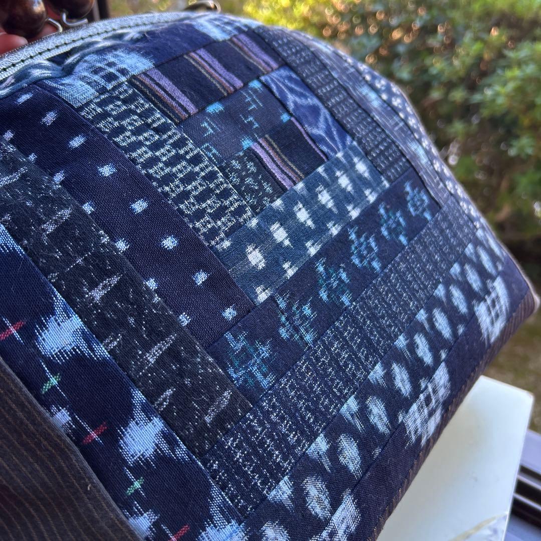 絣のパッチワーク大きながま口丸ショルダー (*´꒳`*)ショルダー紐とチャーム付