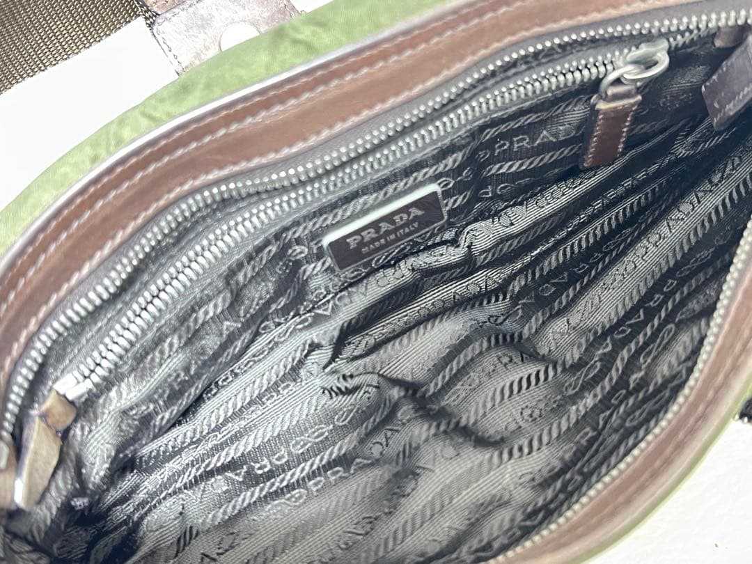 PRADA ボディバッグ・ウエストポーチ ブラウンとオリーブグリーン