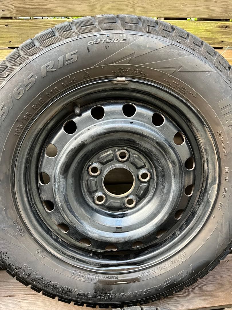 送料込セレナ等15インチ スチールホイールとスタッドレスタイヤセット