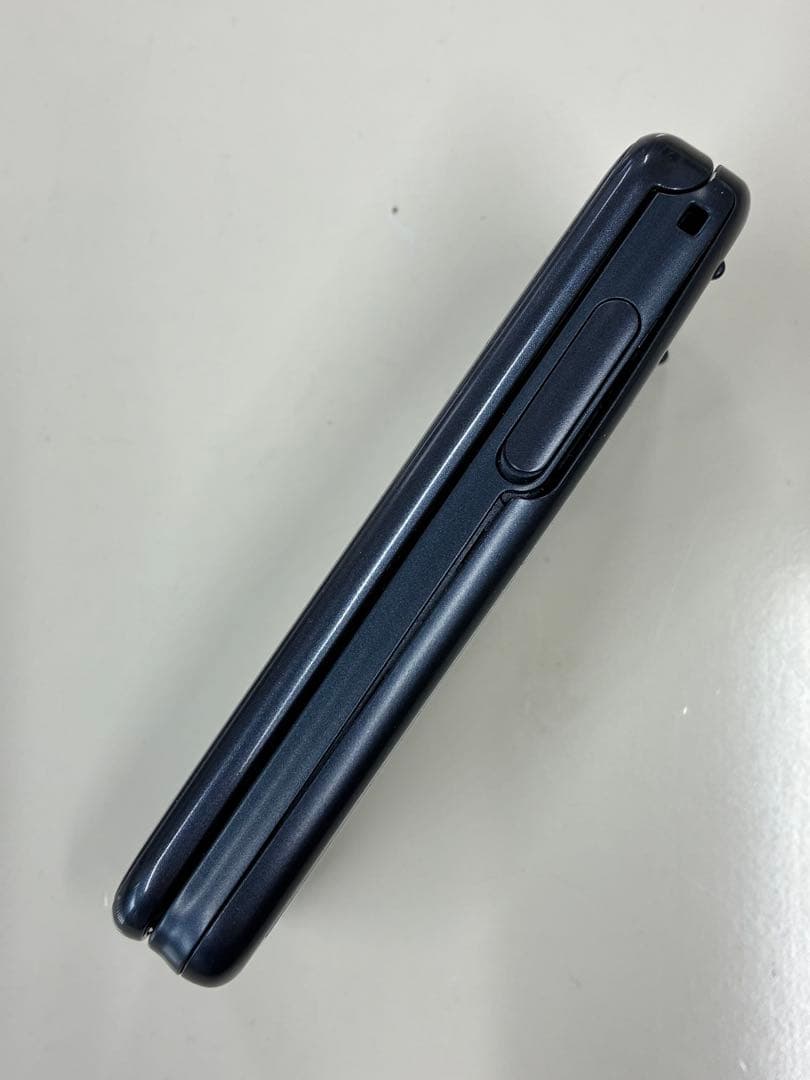 docomo F-01M ネイビー 折りたたみ式　らくらくホン